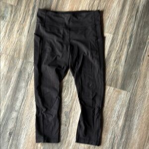 Lululemon capris leggings size 6